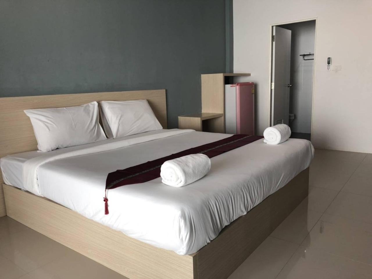 Khao Oat Airport Hotel Nai Yang Exterior photo