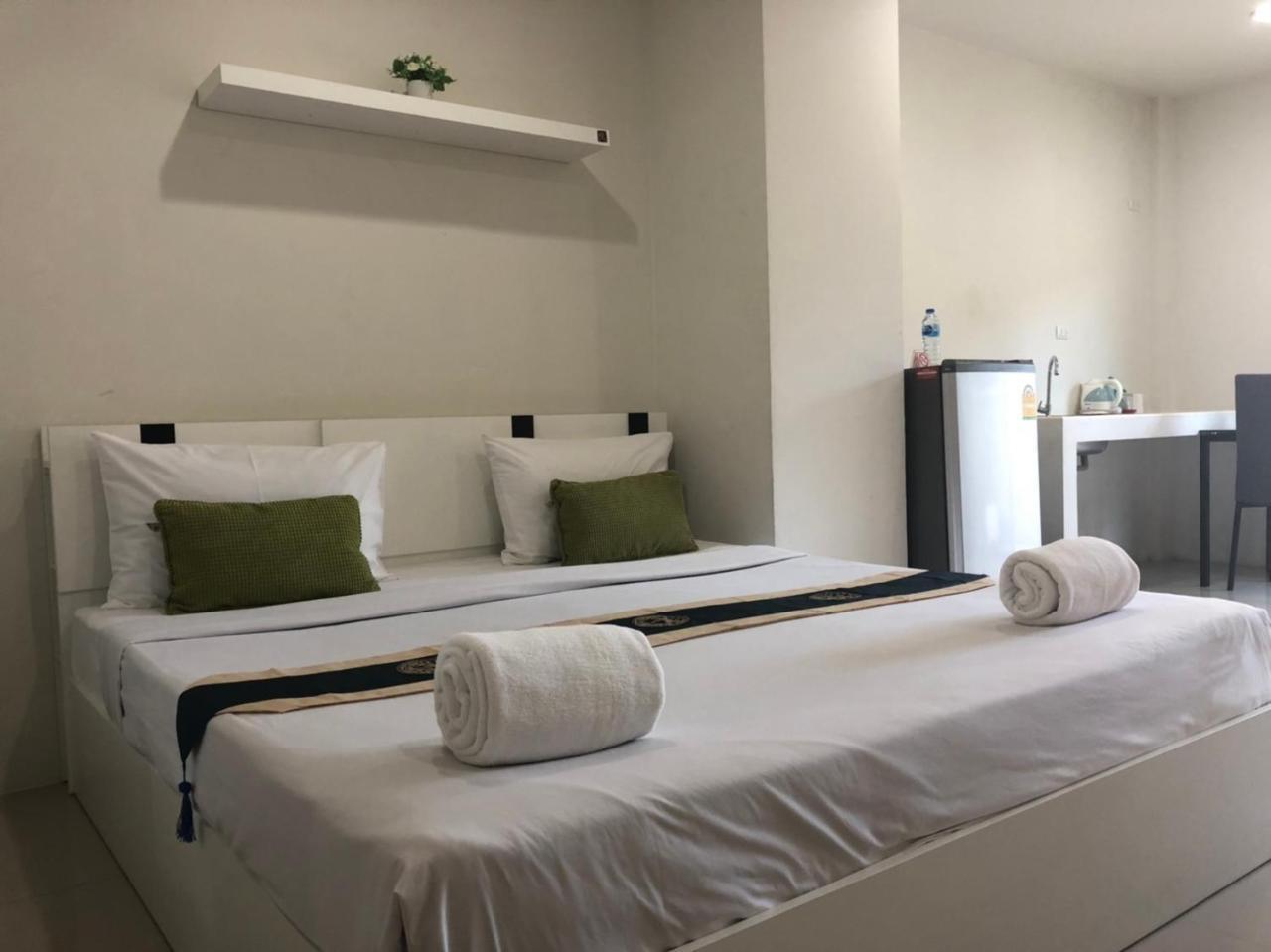 Khao Oat Airport Hotel Nai Yang Exterior photo