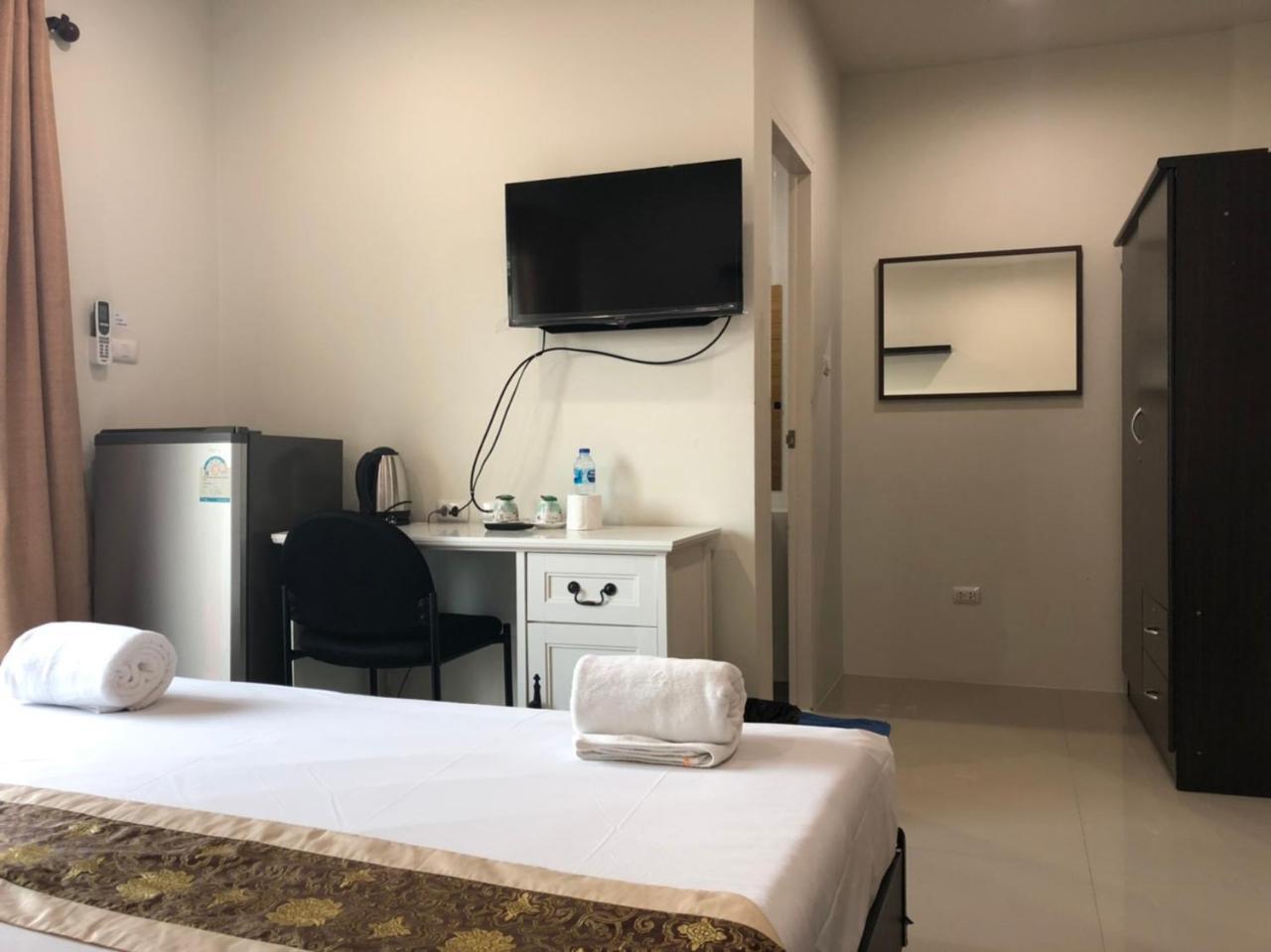 Khao Oat Airport Hotel Nai Yang Exterior photo